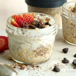 overnight oats without chia seeds recipe in small container.